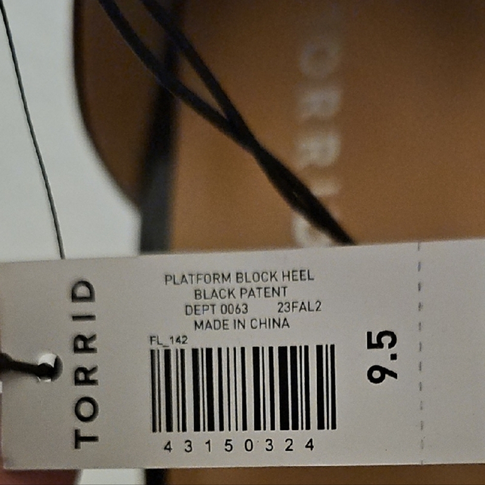 Torrid Glossy Black Patent Platform Heels - Picture 5 of 5